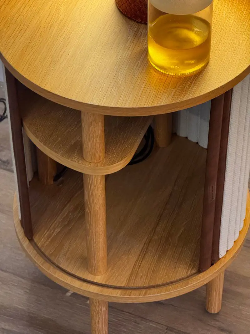 Audacious tavolino o comodino con ante scorrevoli in tessuto