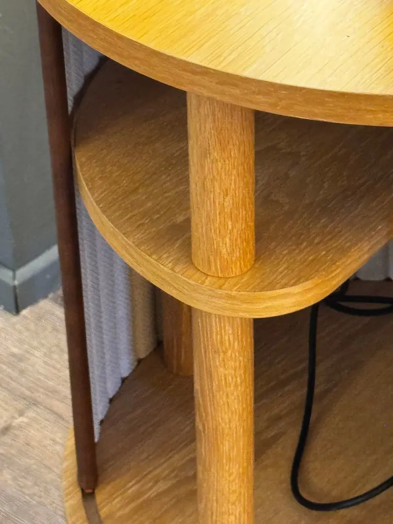 Audacious tavolino o comodino con ante scorrevoli in tessuto