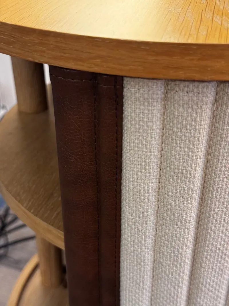 Audacious tavolino o comodino con ante scorrevoli in tessuto