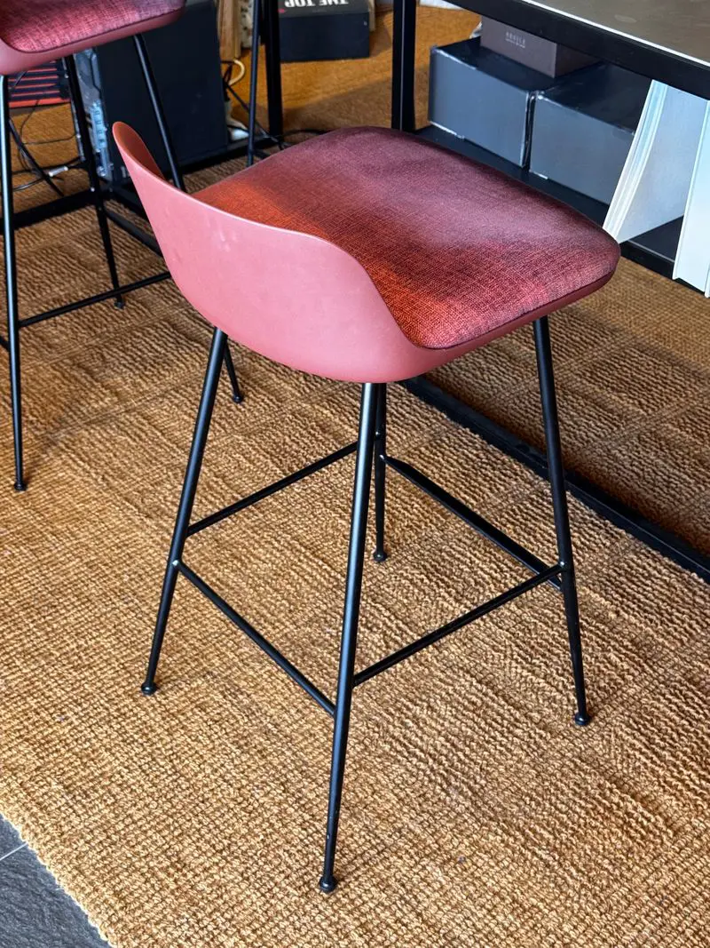 2 sgabelli Rely con cuscino imbottito