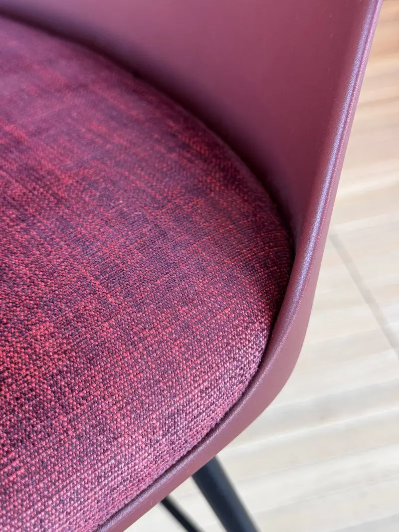 2 sgabelli Rely con cuscino imbottito