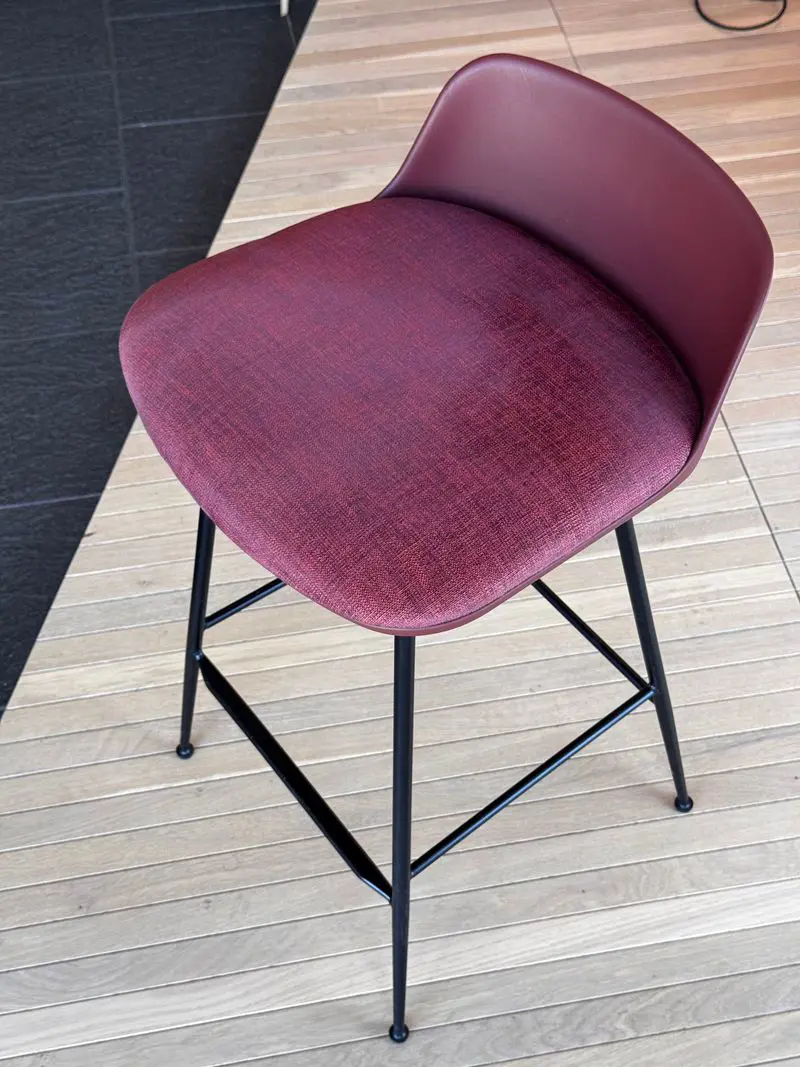 2 sgabelli Rely con cuscino imbottito