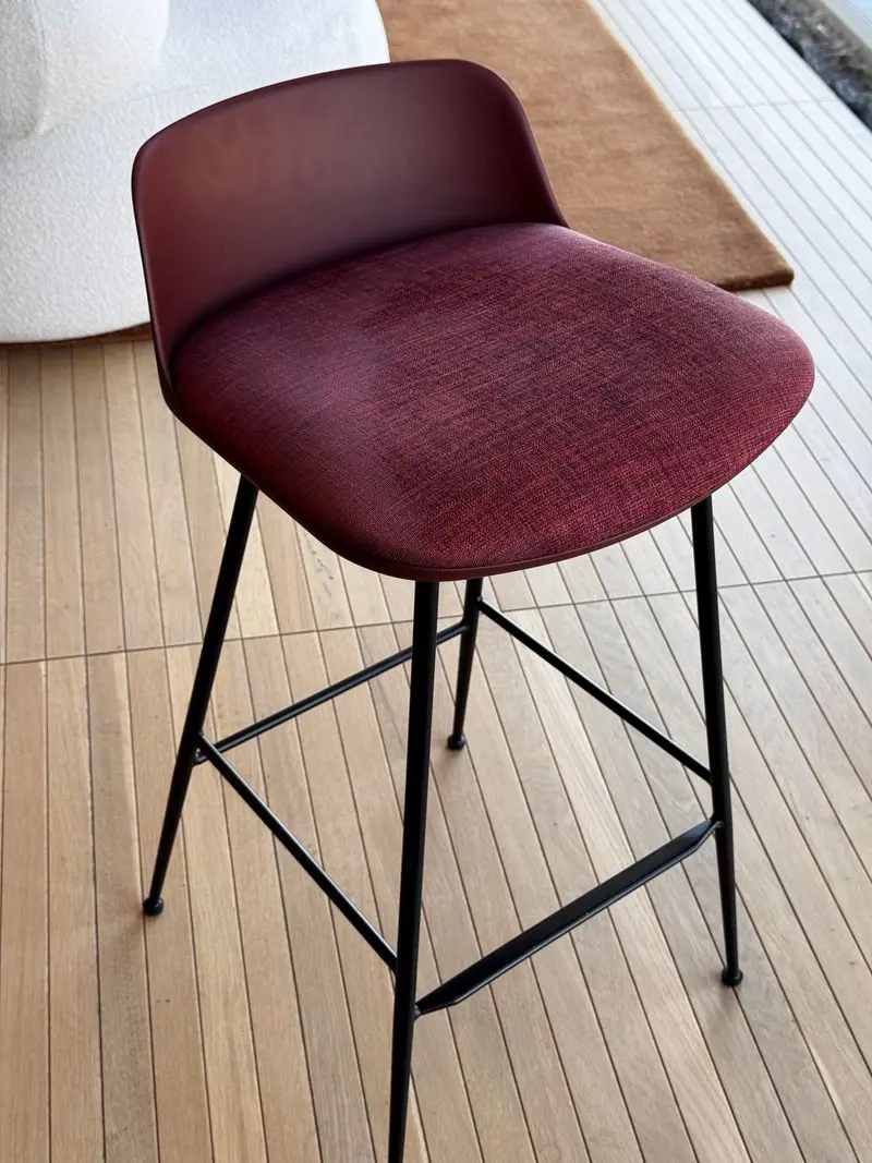 2 sgabelli Rely con cuscino imbottito