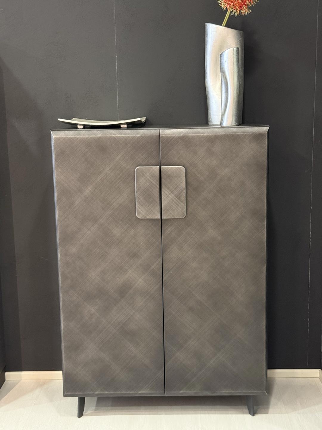 Madia Tudor Cattelan italia