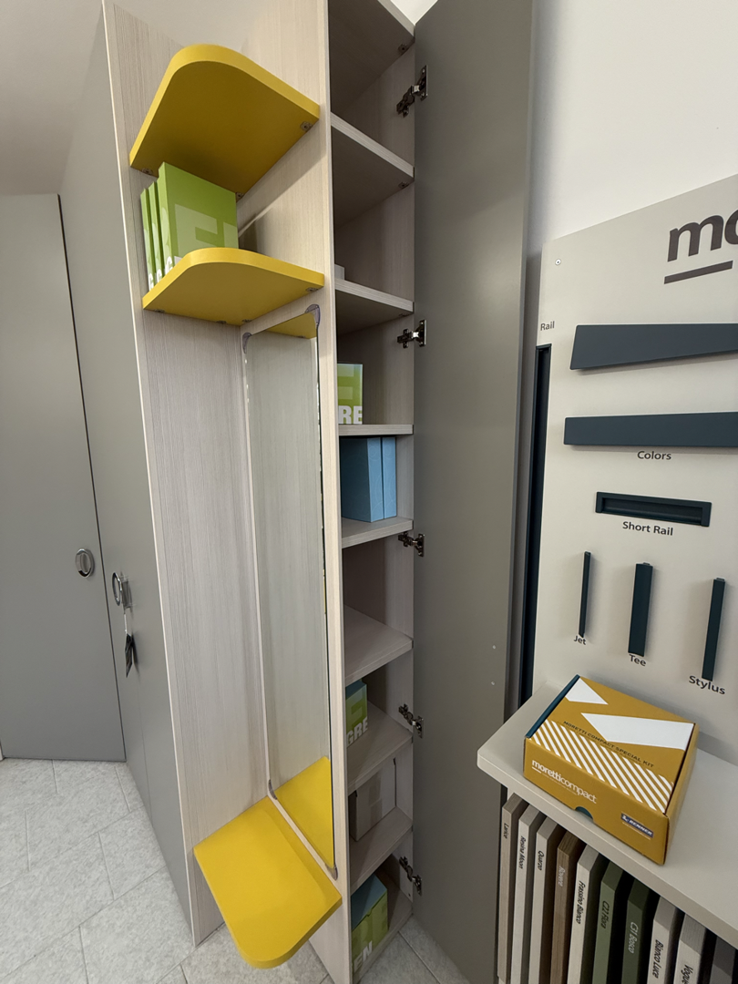 Cameretta con soppalco e cabina Moretti compact