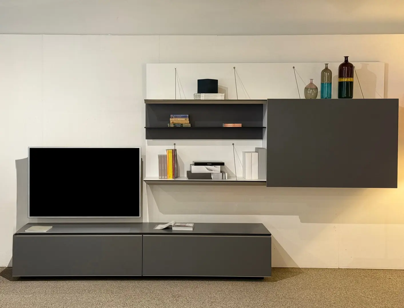 Composizione tv - Pub B&B