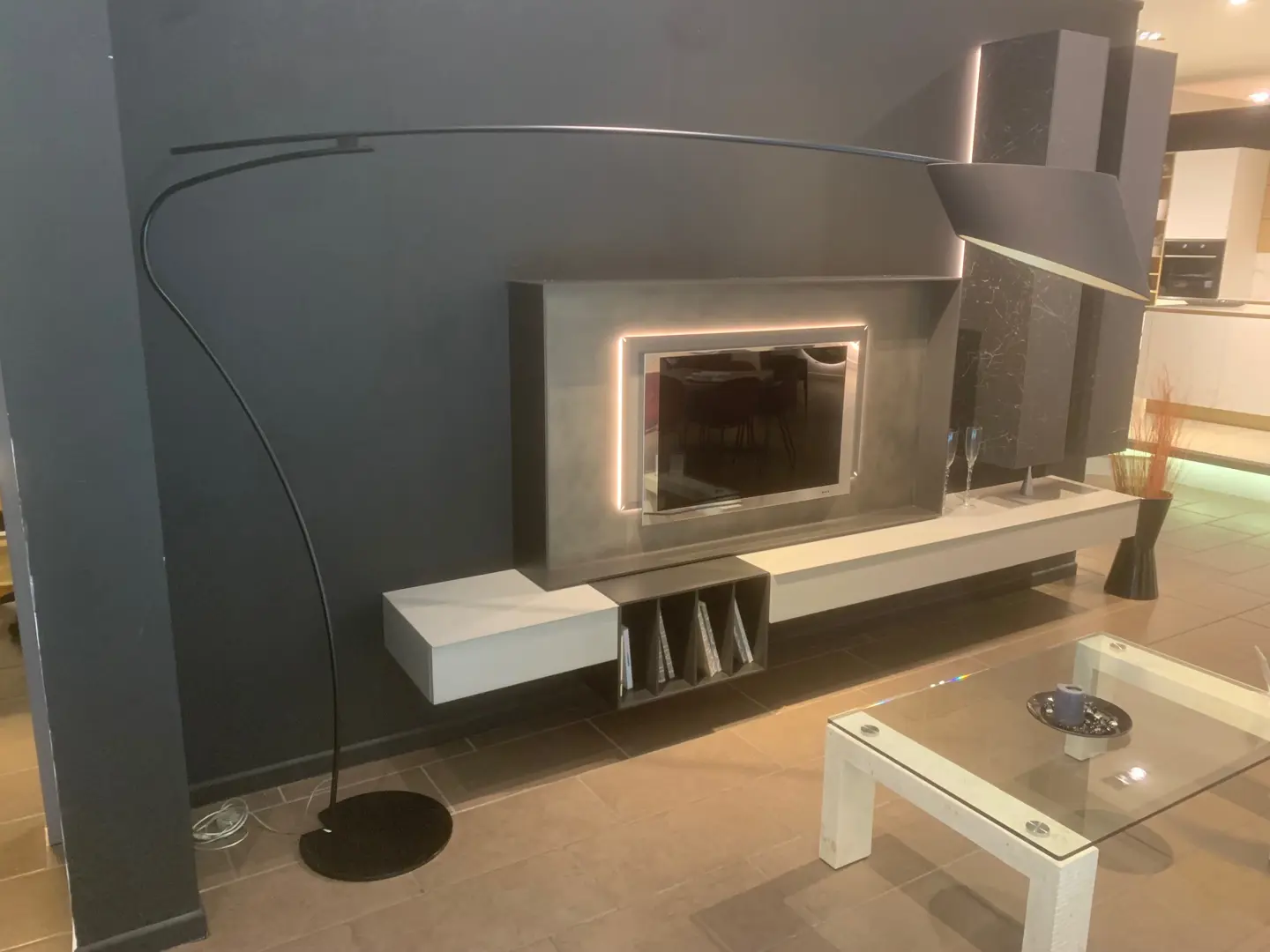 LAMPADA FLAG - CATTELAN