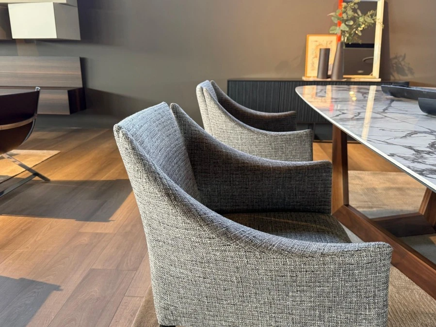 Sedia con braccioli Vela