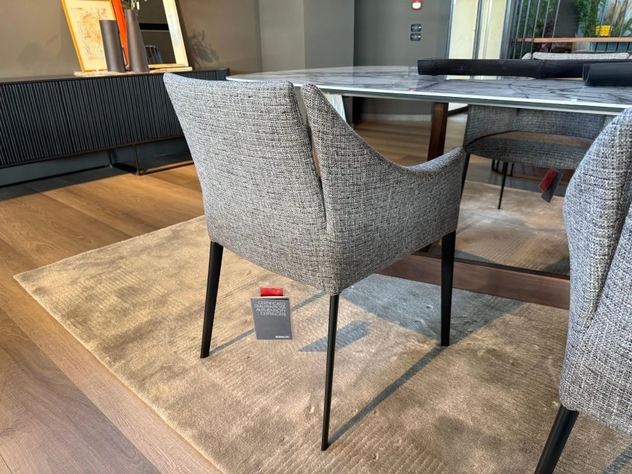 Sedia con braccioli Vela