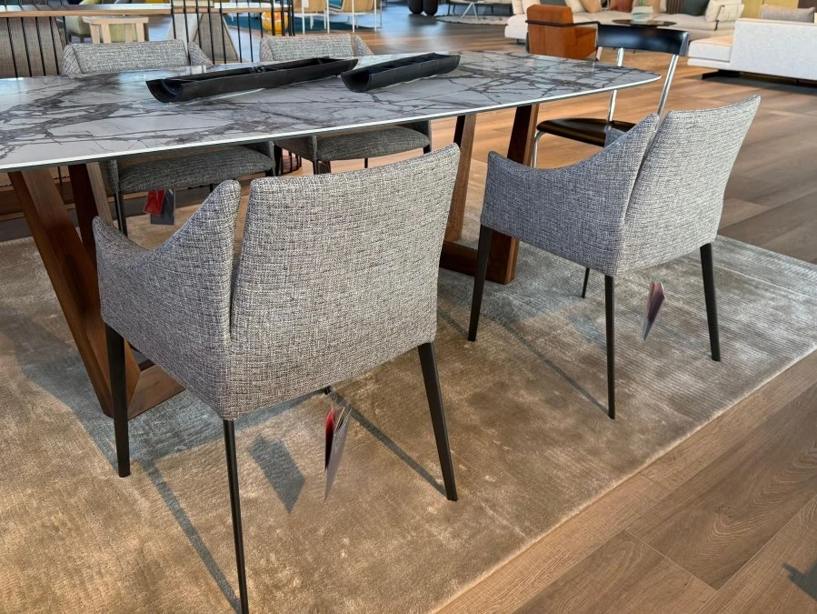 Sedia con braccioli Vela