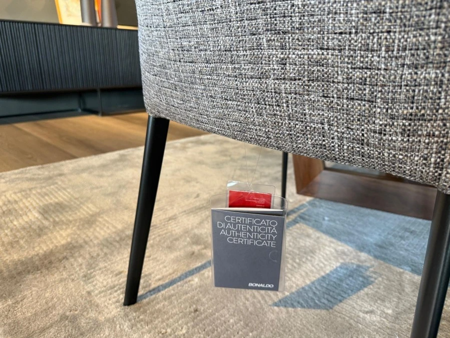 Sedia con braccioli Vela