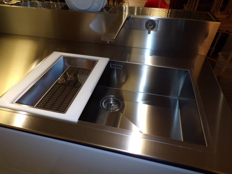 Cucina con isola Artematica Vitrum