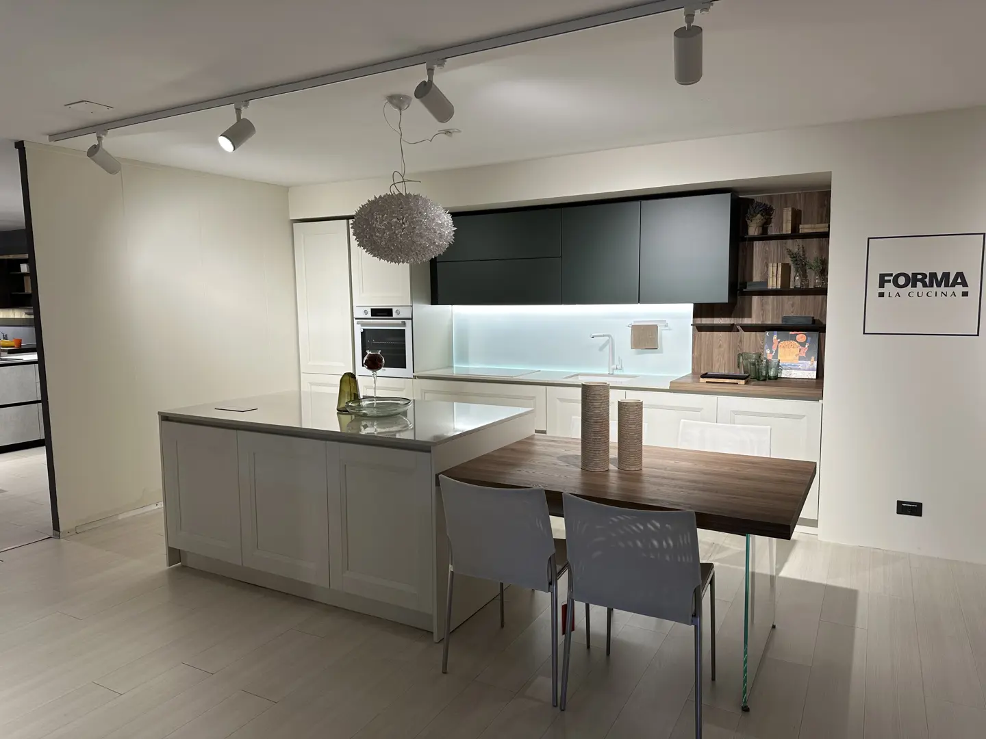 Cucina Asia con isola - Forma Cucine