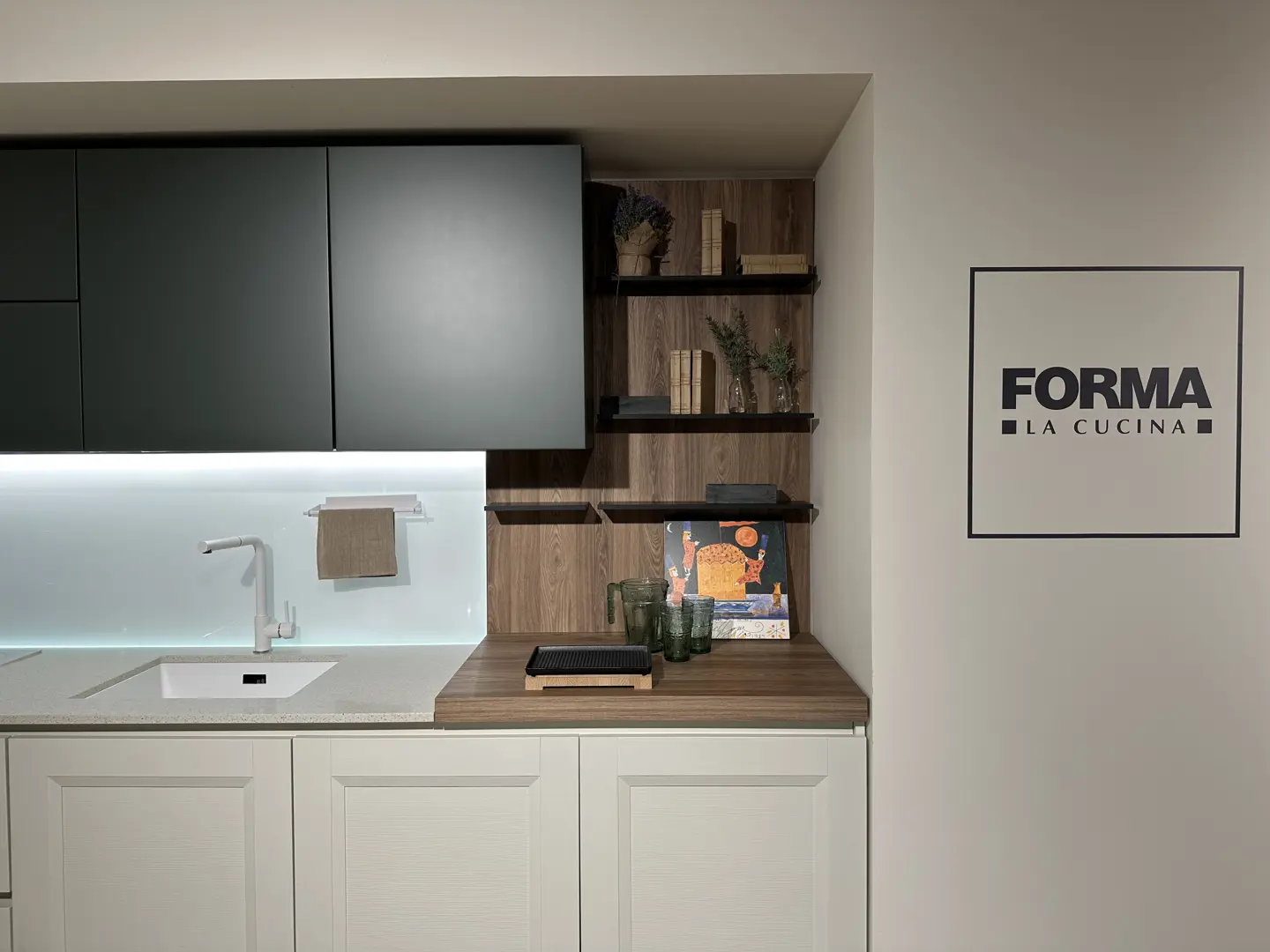 Cucina Asia con isola - Forma Cucine