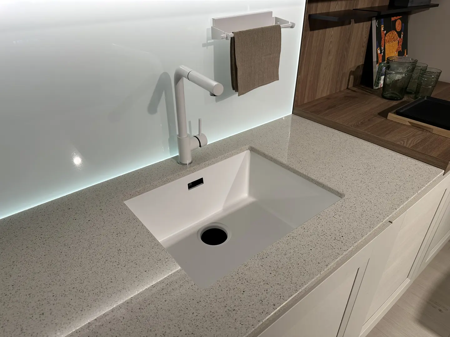 Cucina Asia con isola - Forma Cucine