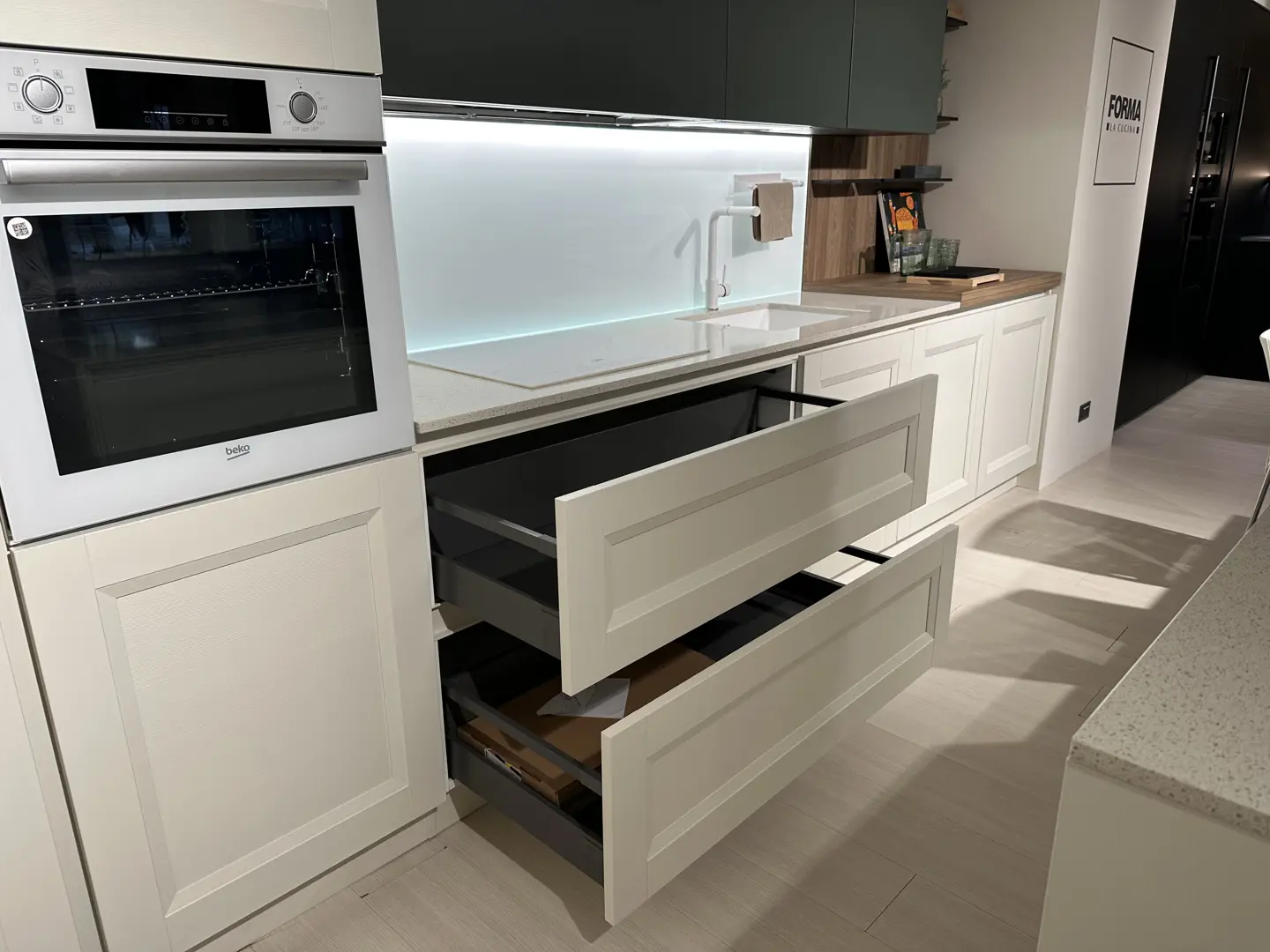 Cucina Asia con isola - Forma Cucine
