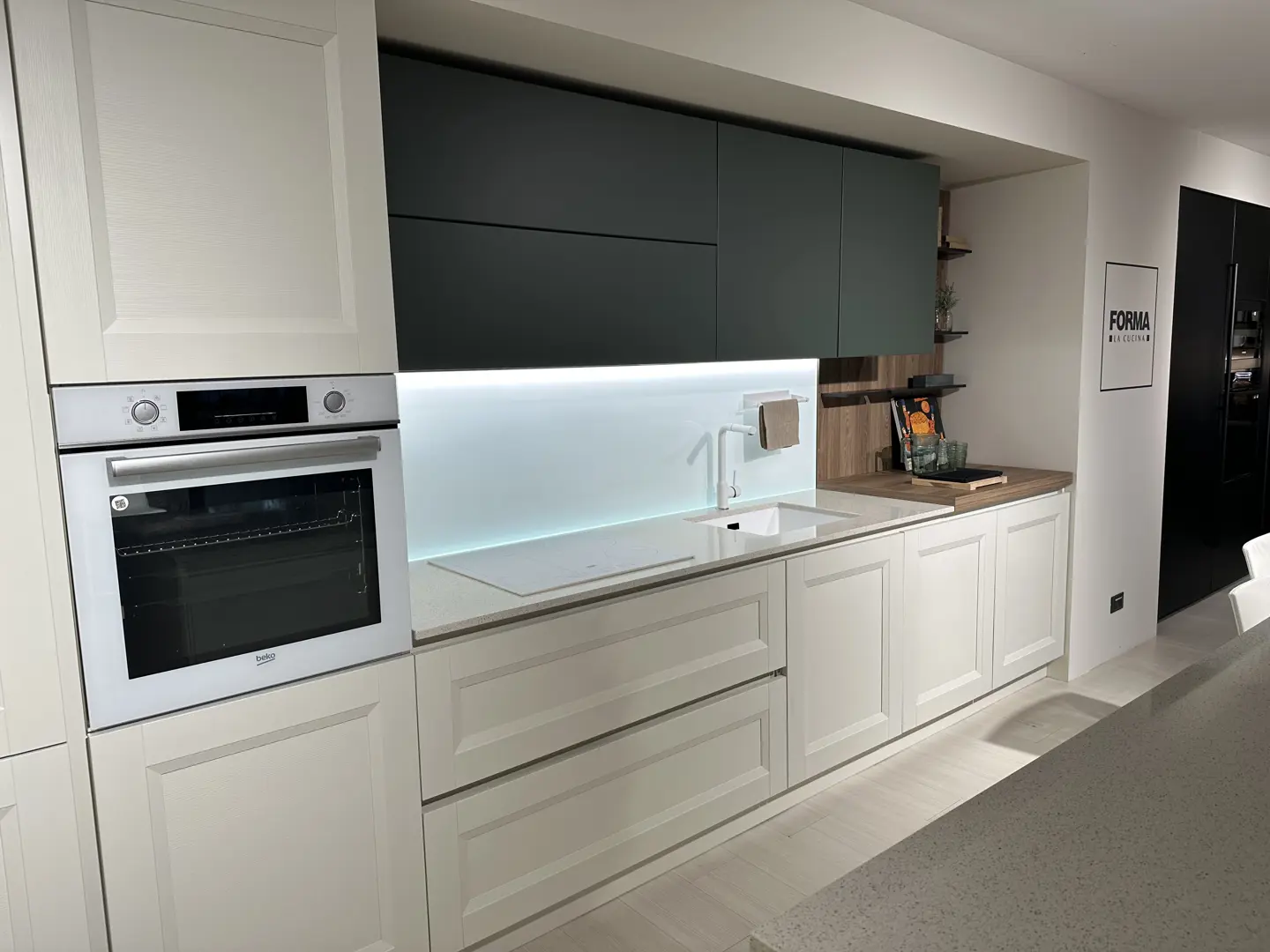 Cucina Asia con isola - Forma Cucine