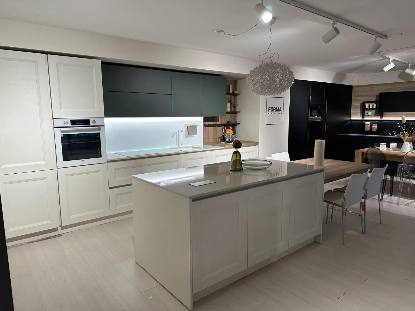 Cucina Asia con isola - Forma Cucine