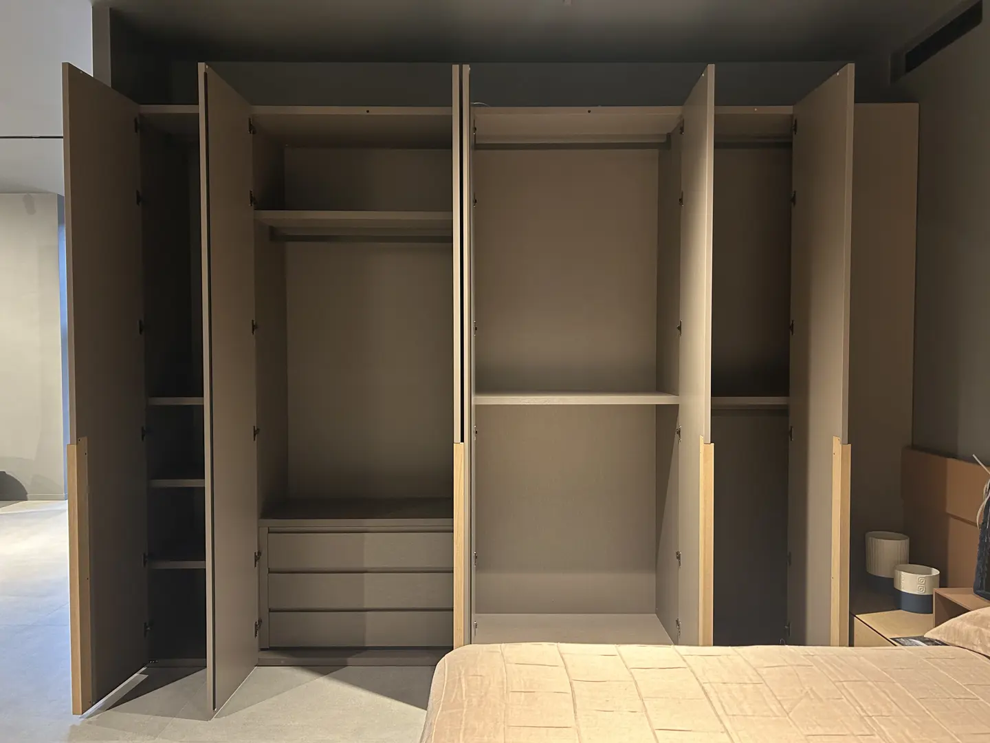 Armadio battente tratto