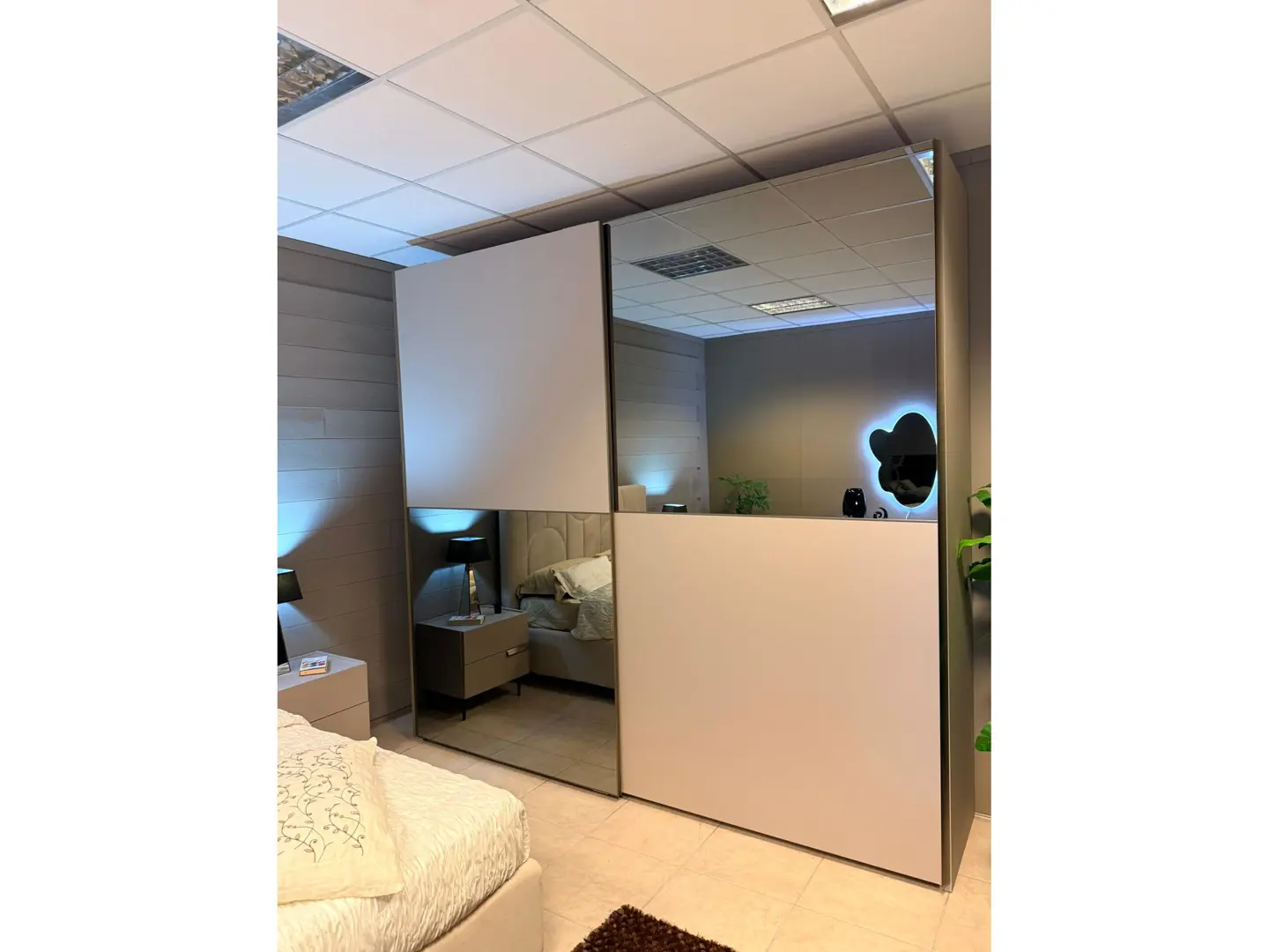 Armadio con vano tv integrato