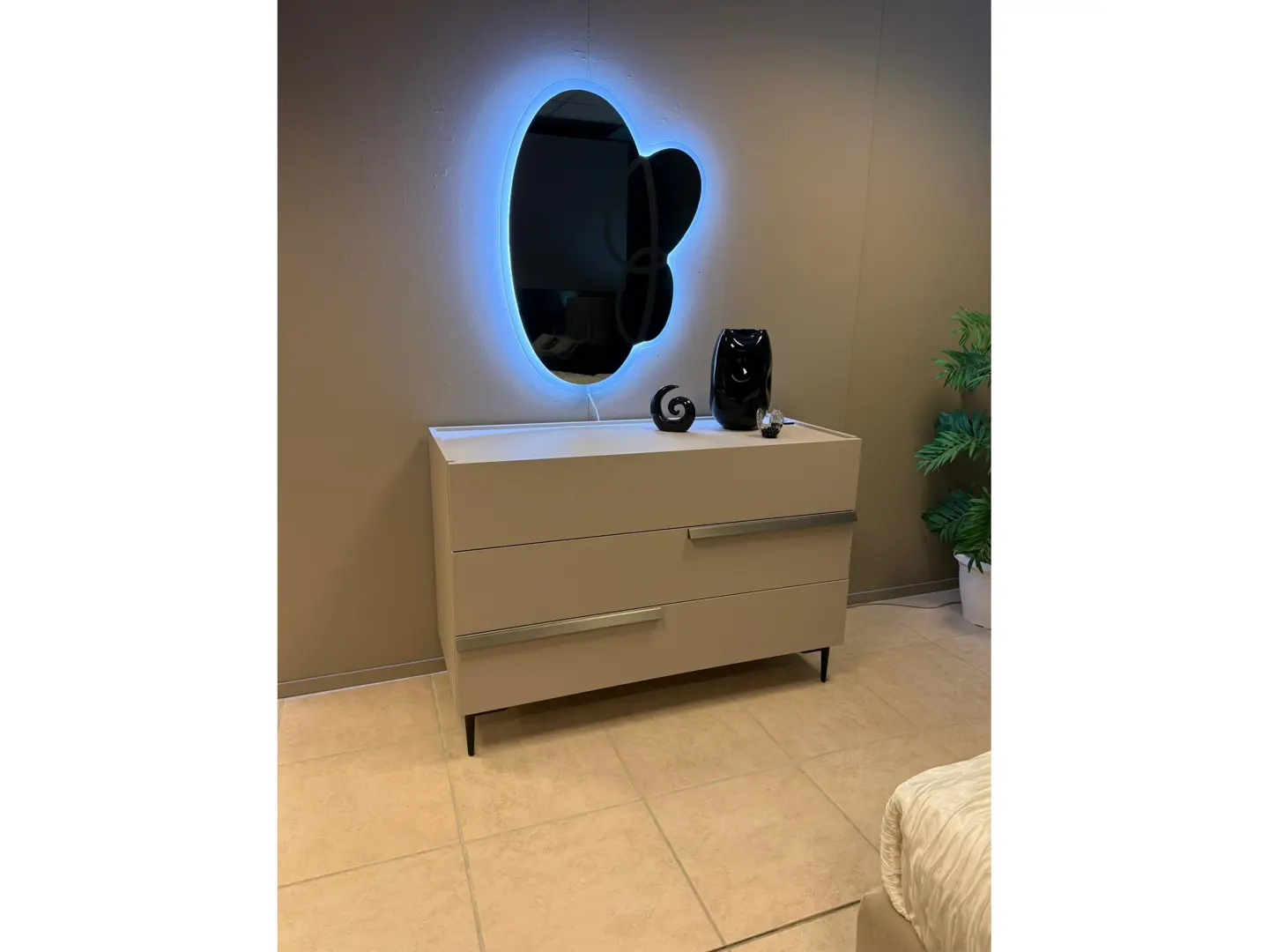 Comò 3 cassetti con sistema audio integrato