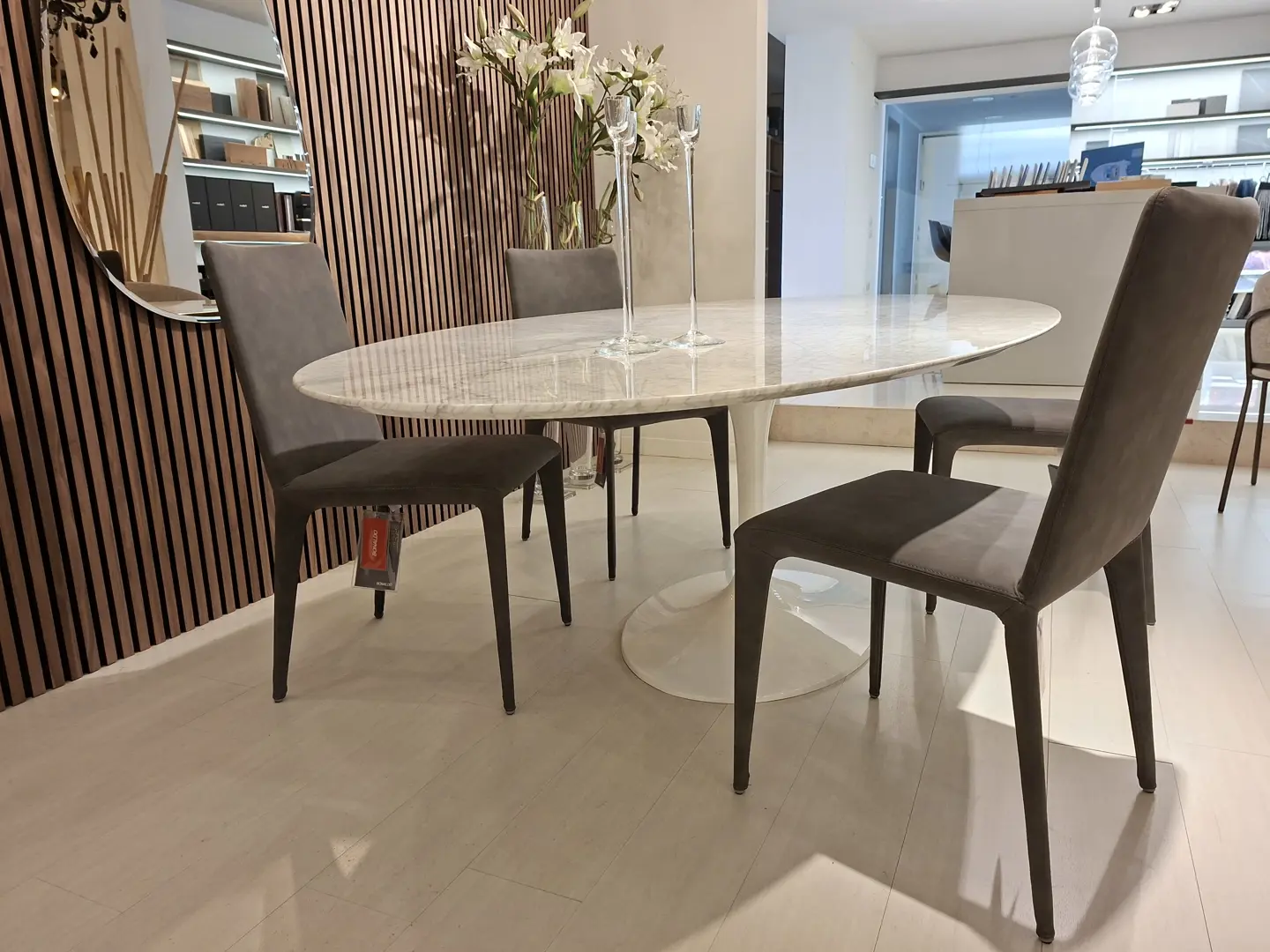 Tavolo Alivar Saarinenn