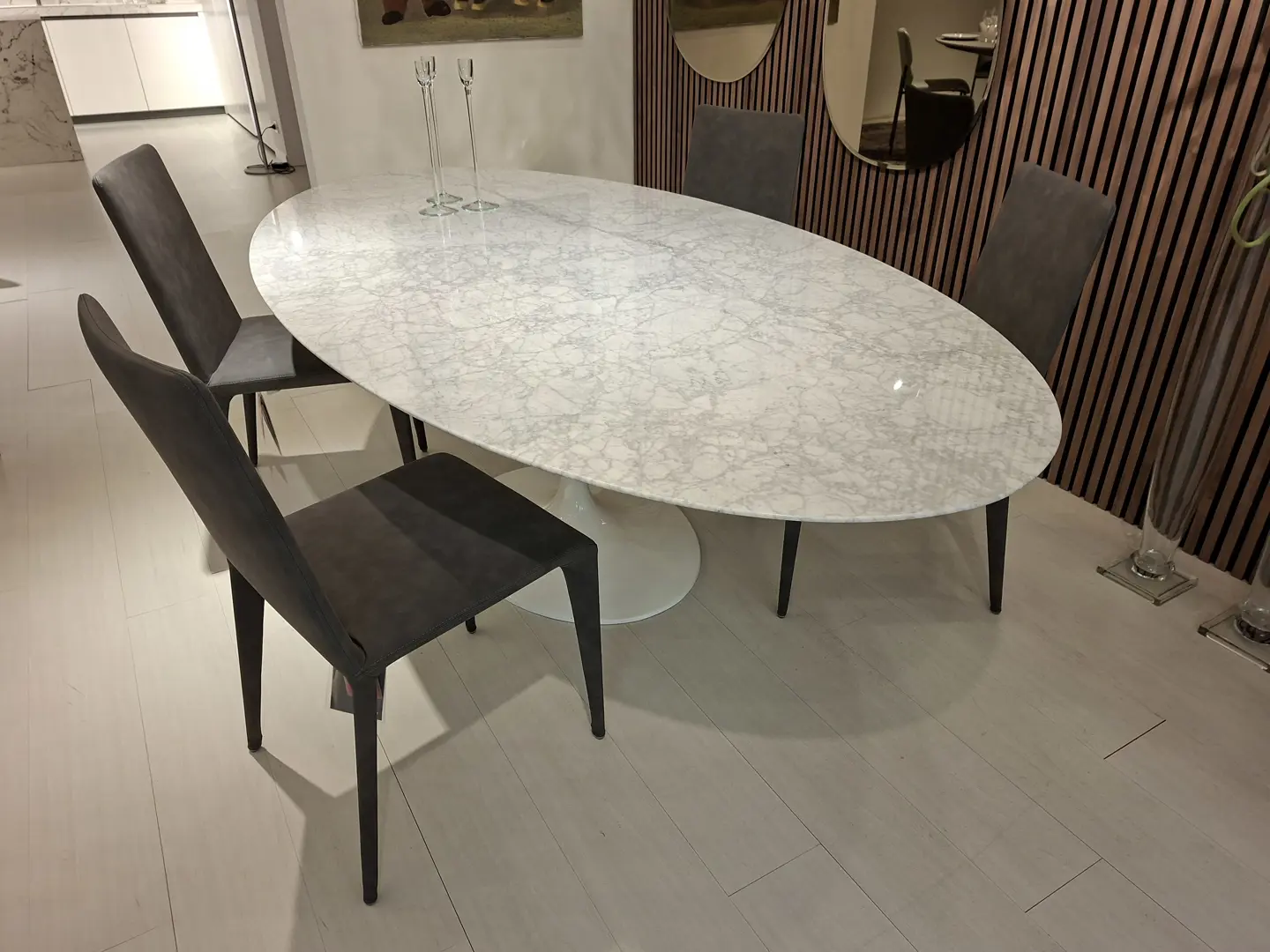 Tavolo Alivar Saarinenn