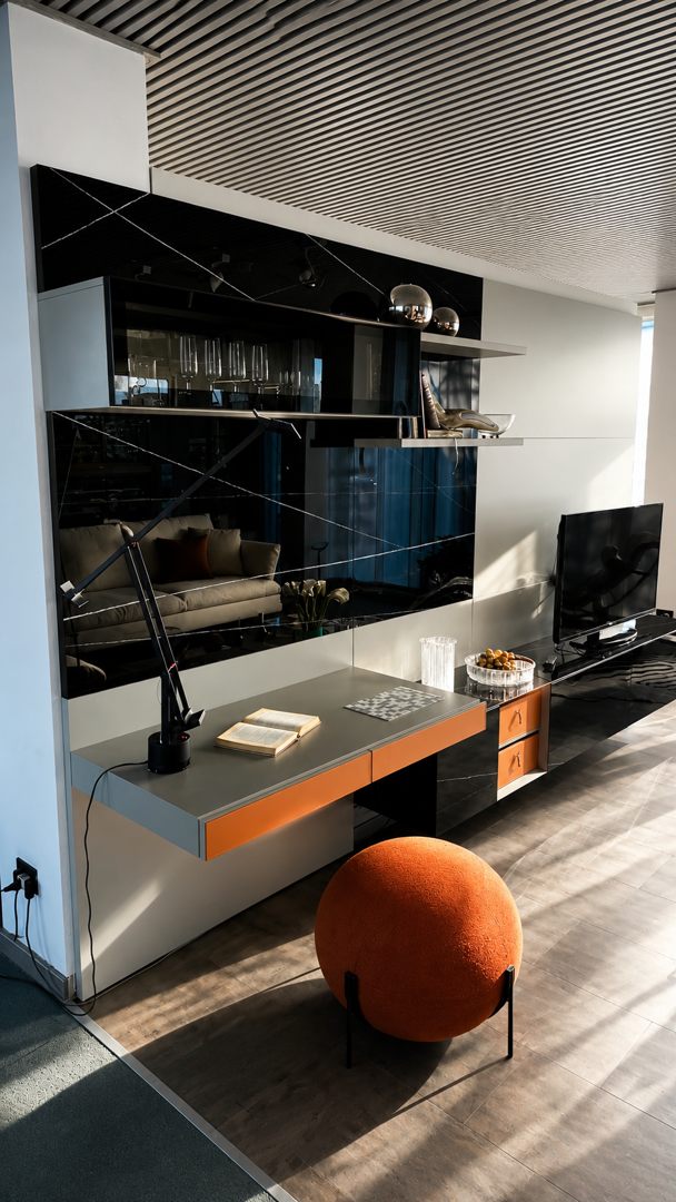 Mobile TV design PIANCA con scrivania integrata e cassetti rivestiti in cuoio Hermes