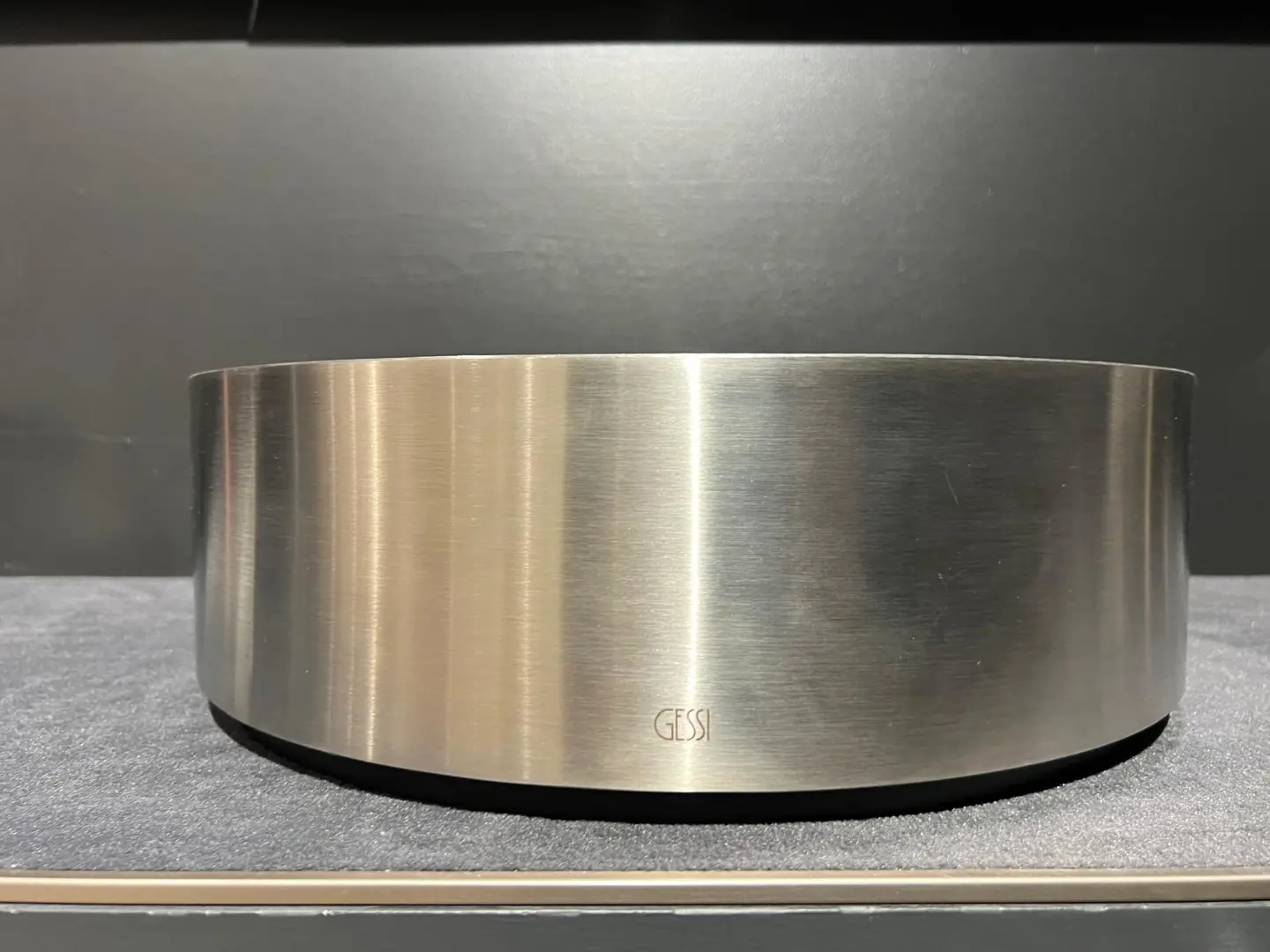 Lavabo d'appoggio in acciaio inox Gessi