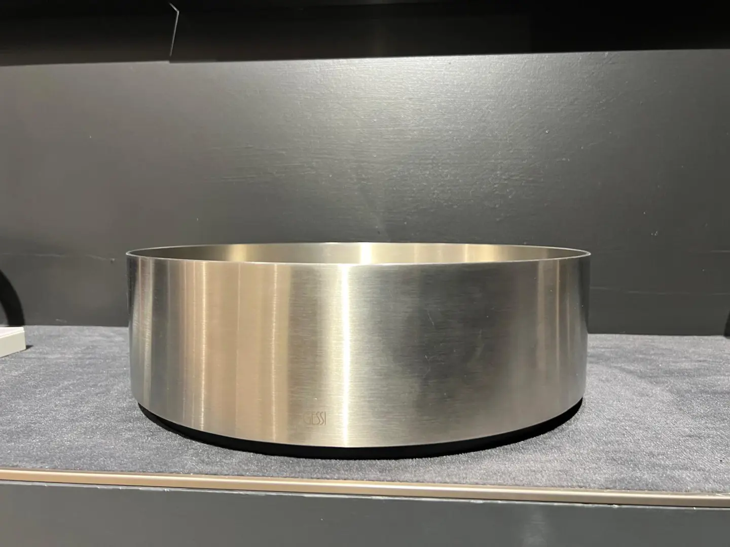 Lavabo d'appoggio in acciaio inox Gessi