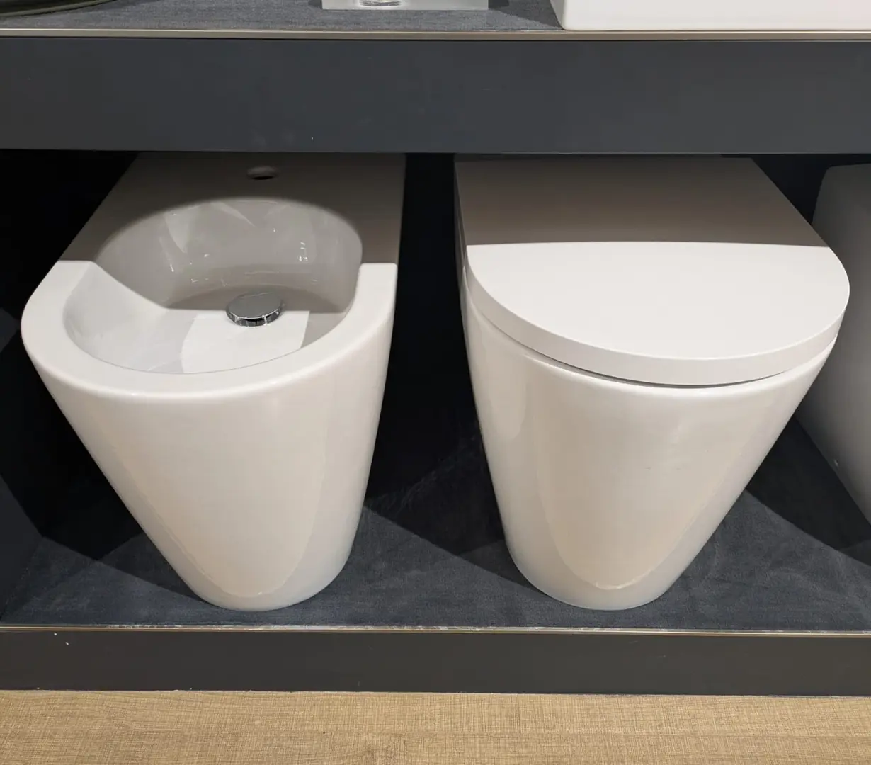 Coppia sanitari a terra Laufen Kartell