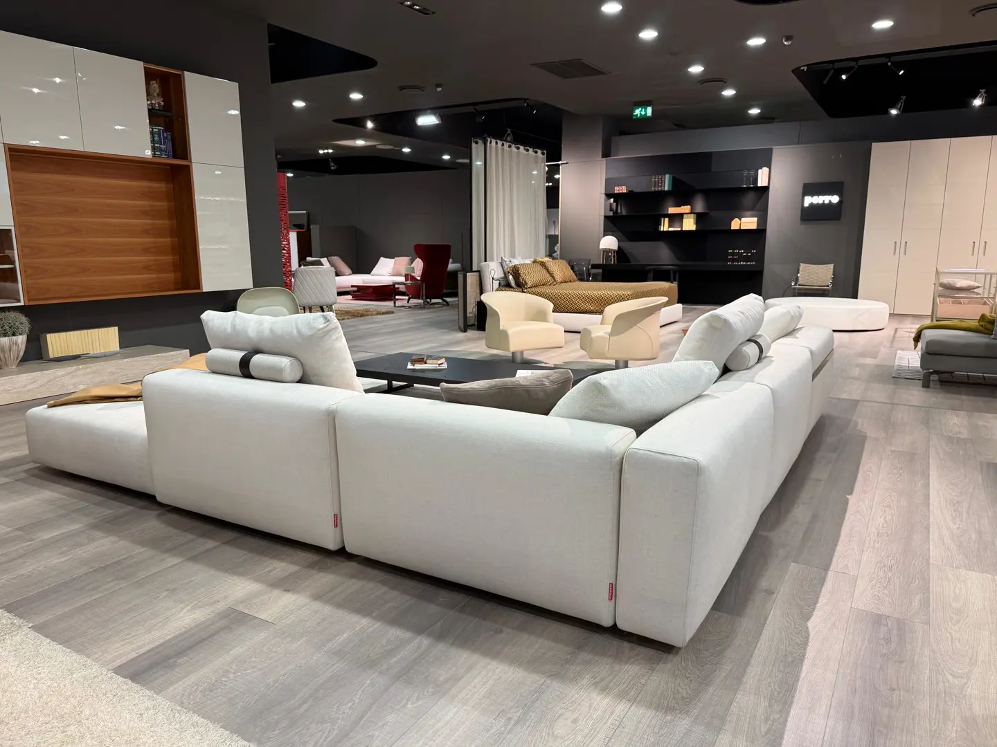 Divano Flexform Lario