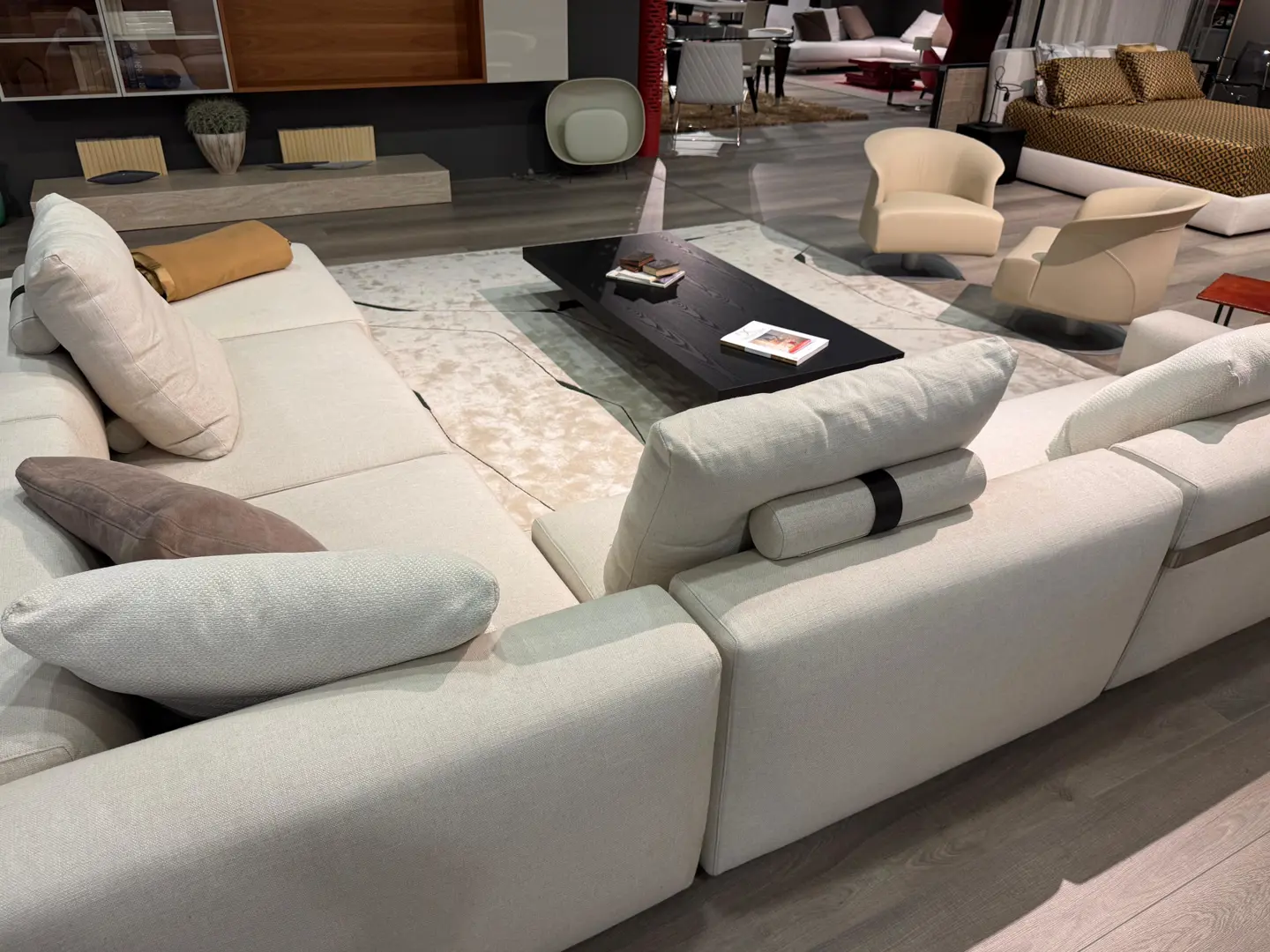 Divano Flexform Lario