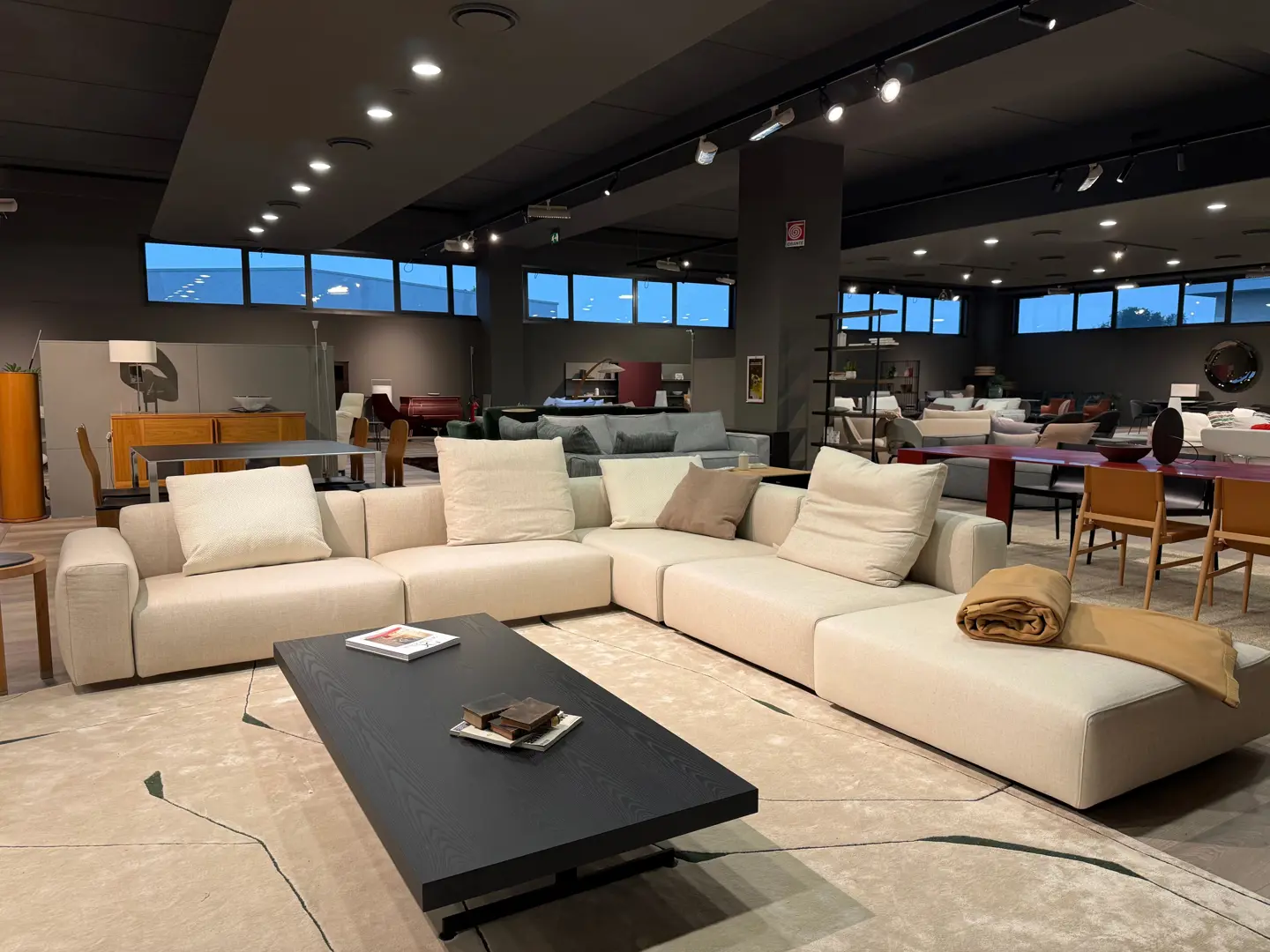 Divano Flexform Lario