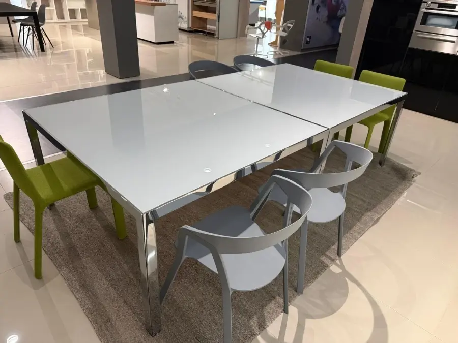 Tavolo quadrato B&B Italia The table