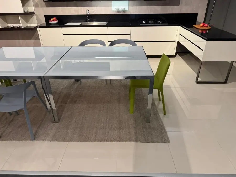 Tavolo quadrato B&B Italia The table