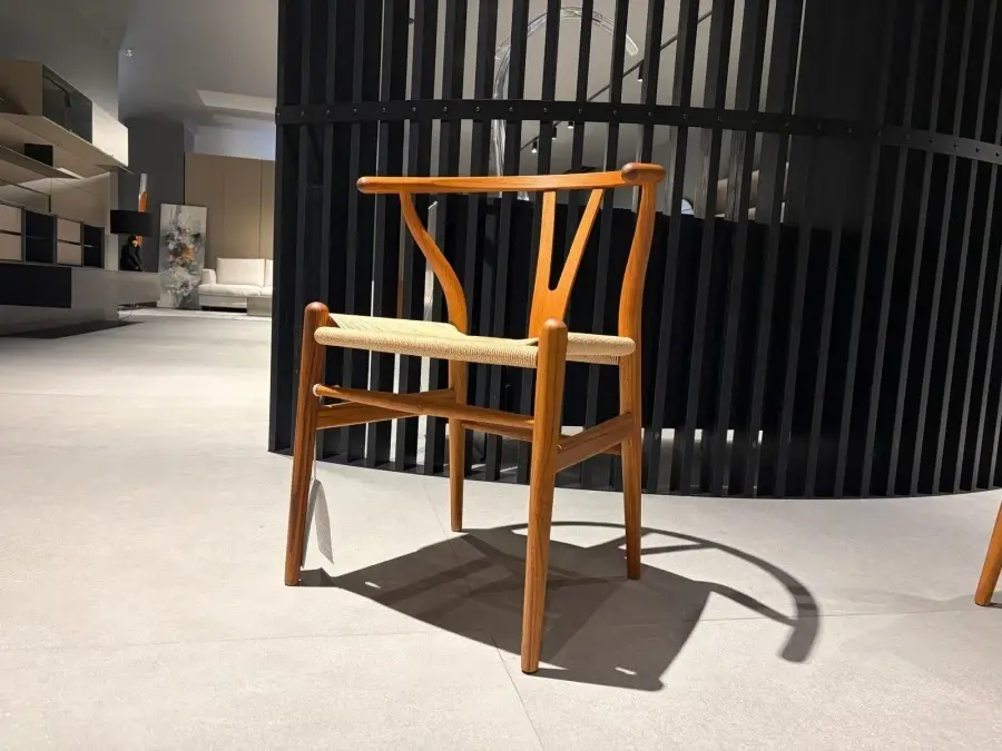 Sedia con braccioli Carl Hansen & Søn CH24