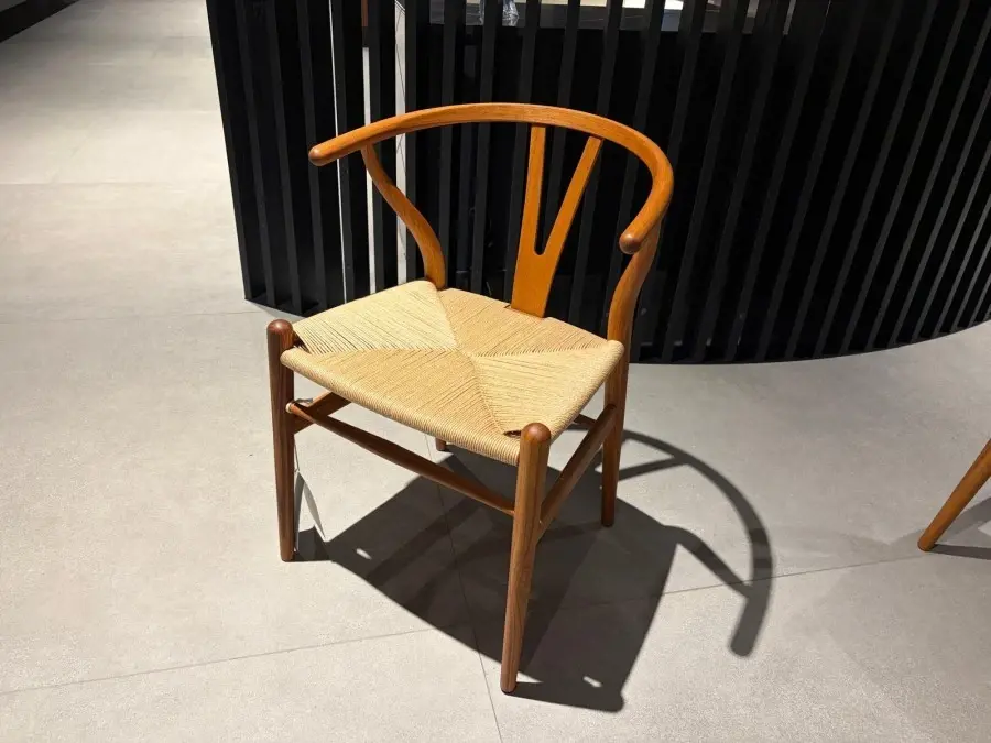 Sedia con braccioli Carl Hansen & Søn CH24