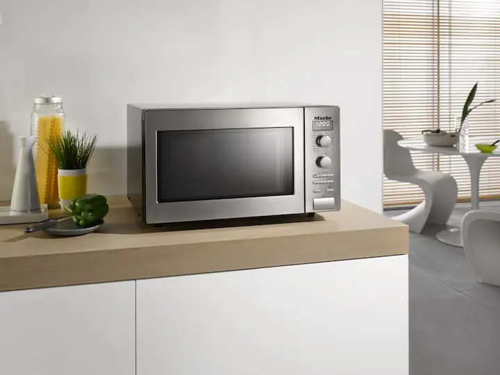 Forno a microonde M 6012 SC
