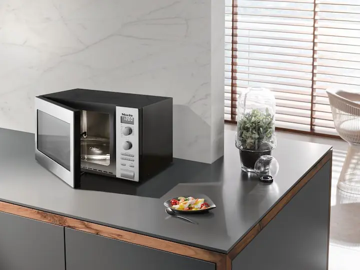 Forno a microonde M 6012 SC