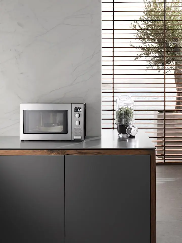 Forno a microonde M 6012 SC