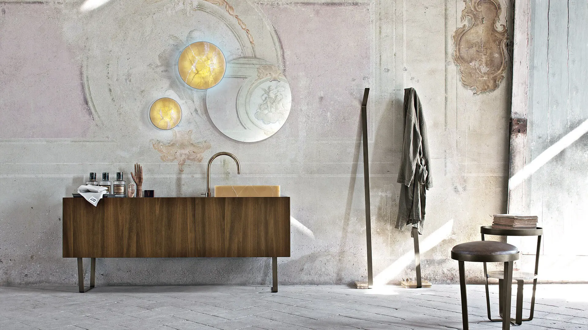 Composizione Must Concept 01