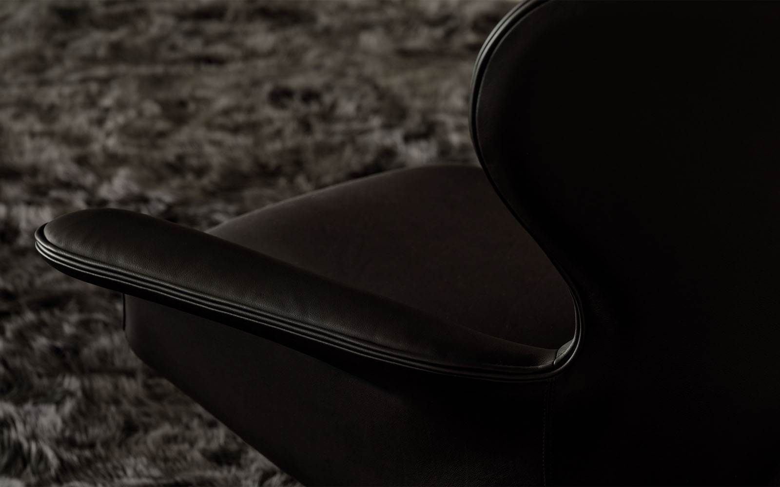 Elas Armchair