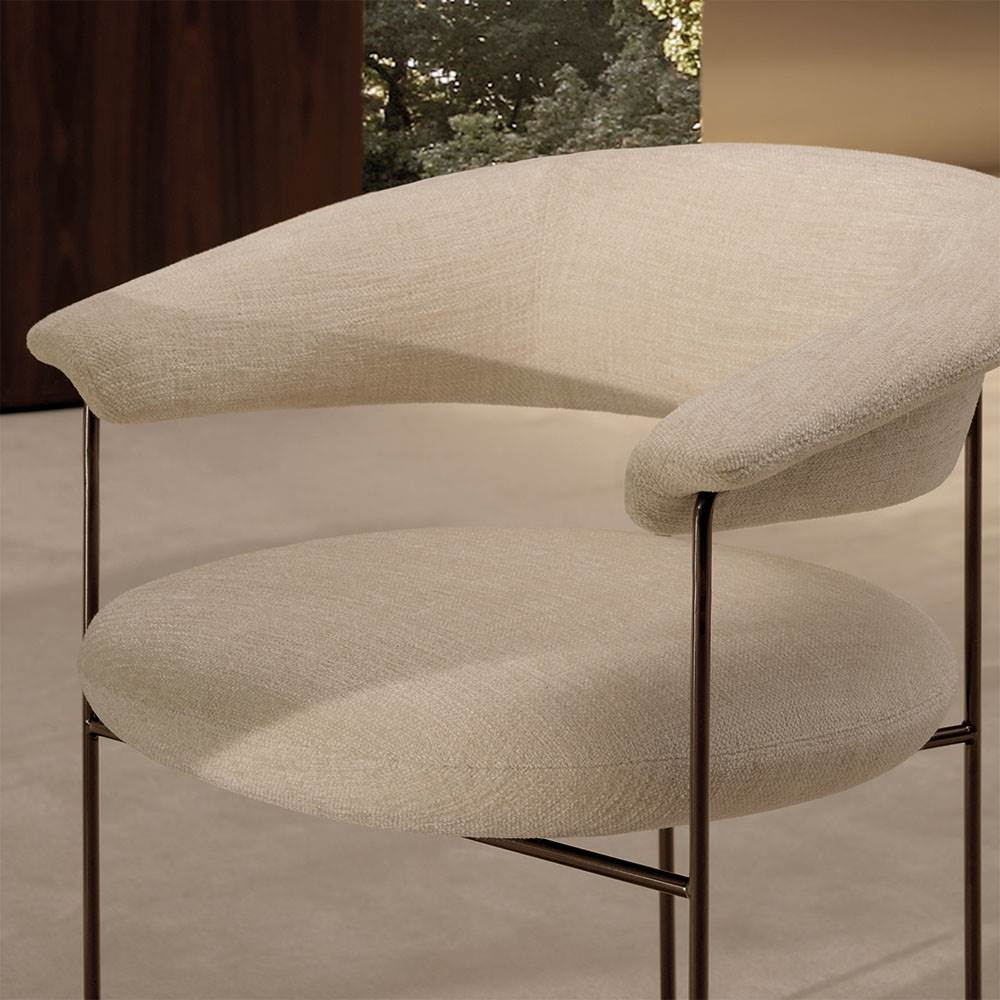 Elyne Chair