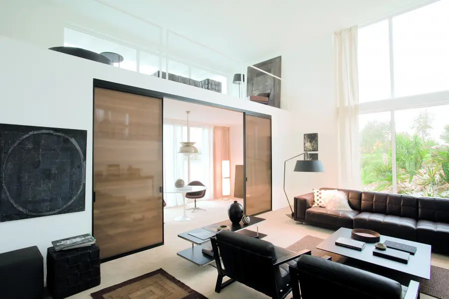 Quadra - porta scorrevole su binario a soffitto