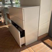 cassettiera laccata a profondità ridotta
